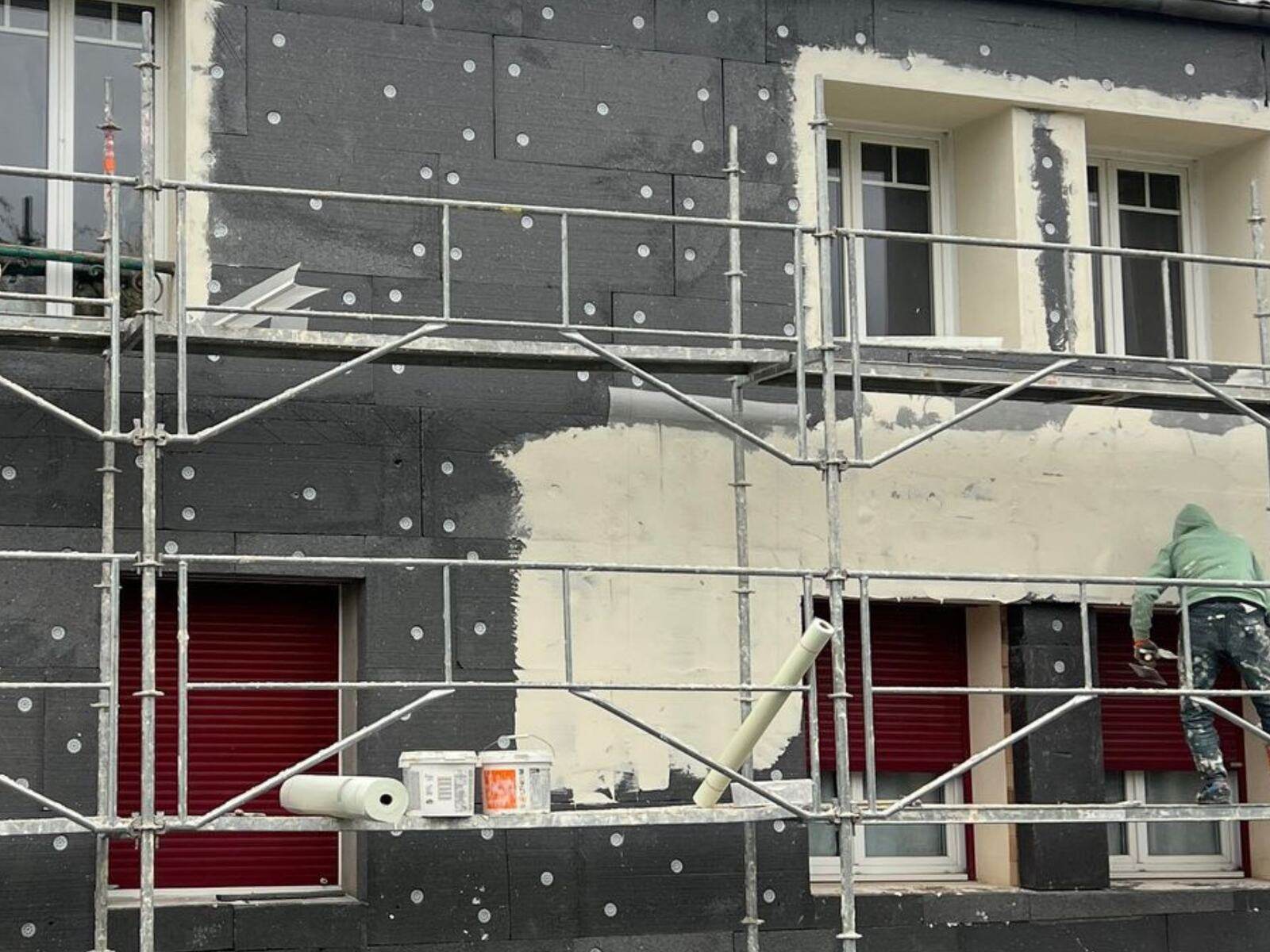 Isolation des murs par l’extérieur — pendant les travaux